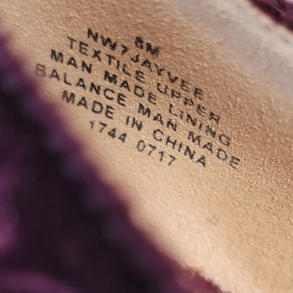 Nine West Jayvee Burgundy Velvet Floral Embossed Block Heels Size 8 - Picture 16 of 17